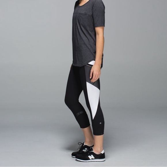Lululemon Run: Inspire Crop || *All Full-On Luxtreme Size 6 Black / White - Picture 3 of 14
